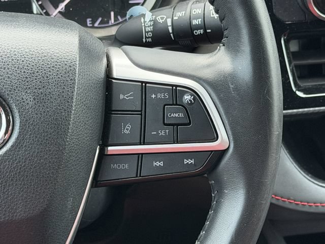 Used 2023 Toyota Highlander XSE FWD image 14