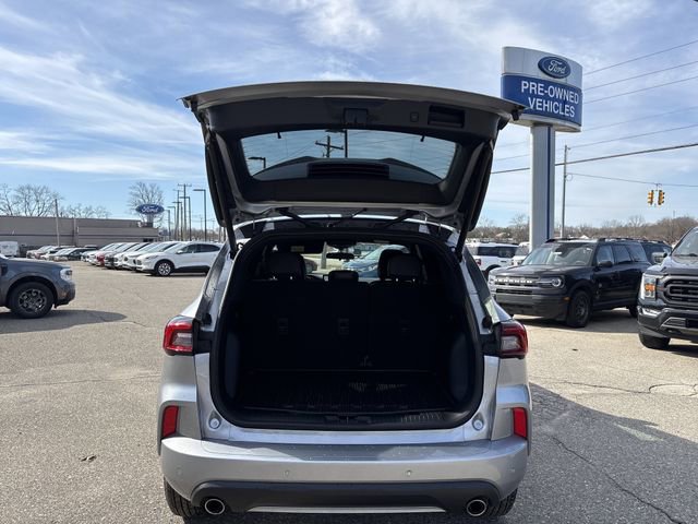 Used 2024 Ford Escape ST-Line w/ Tech Pack #1 AWD/4WD image 16