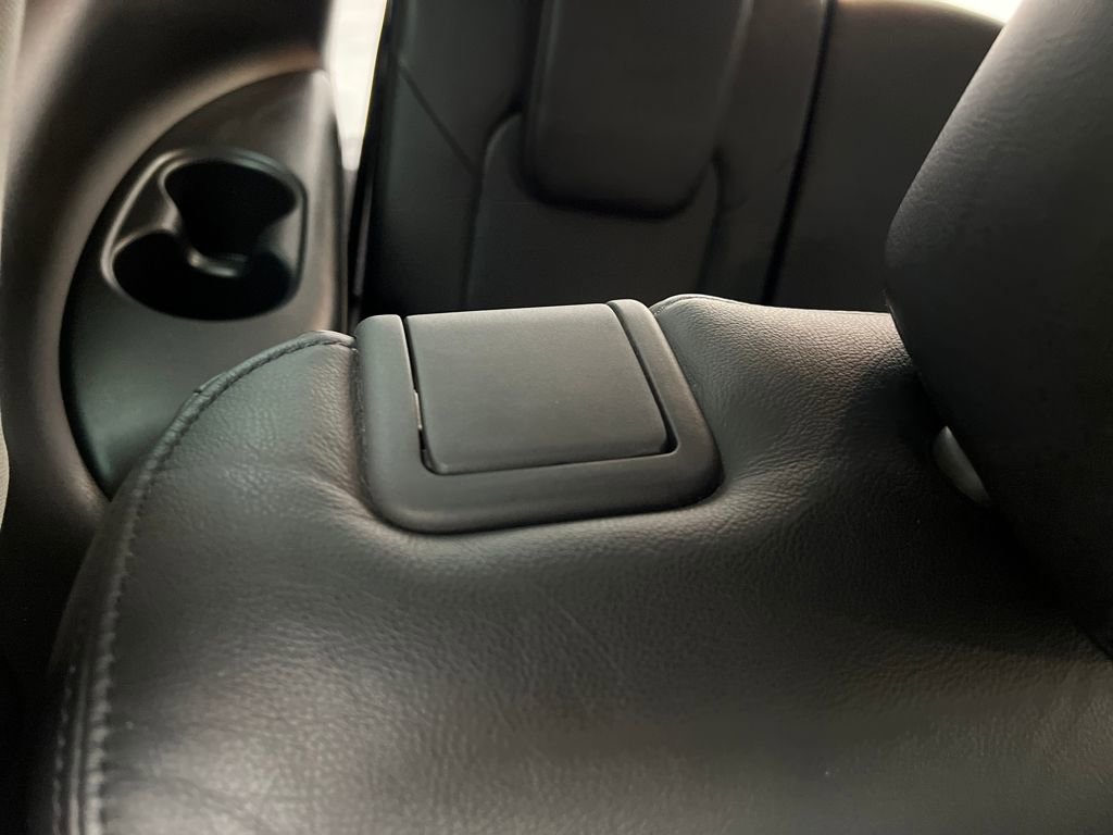 Used 2023 Nissan Armada SL w/ Captain's Chairs Package image 19