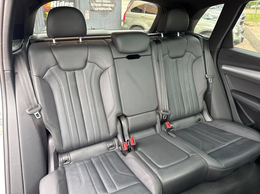 Used 2020 Audi Q5 2.0T Premium w/ Titanium Sport Package AWD/4WD image 16