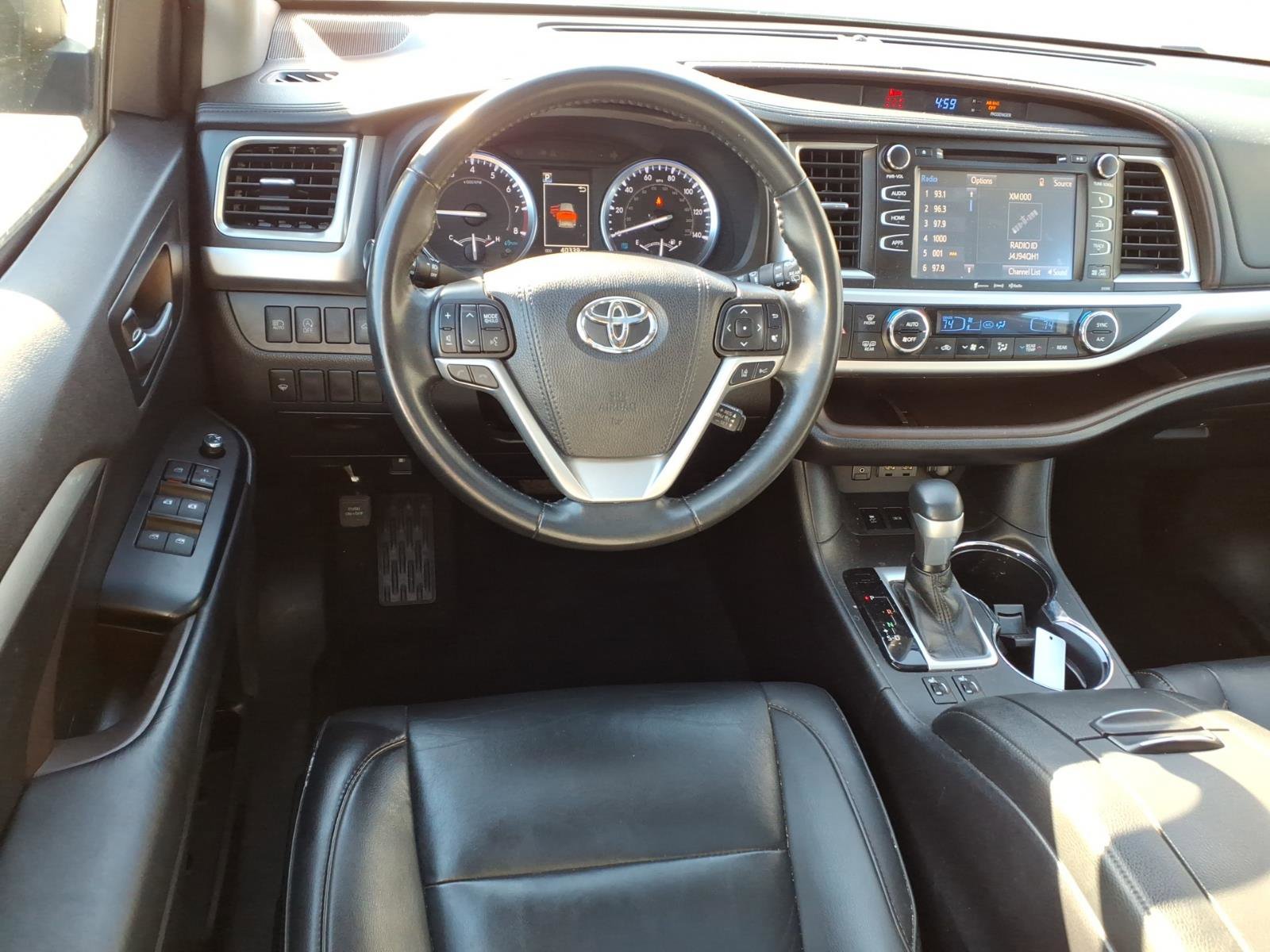 Certified 2019 Toyota Highlander XLE AWD/4WD image 8