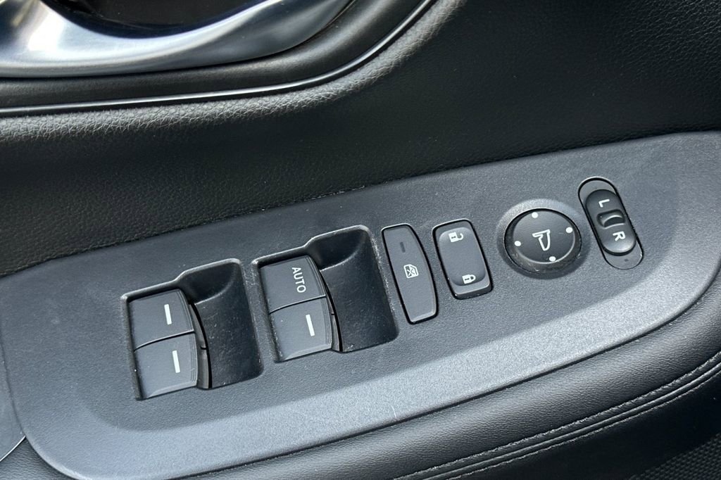 Certified 2025 Honda HR-V LX image 12
