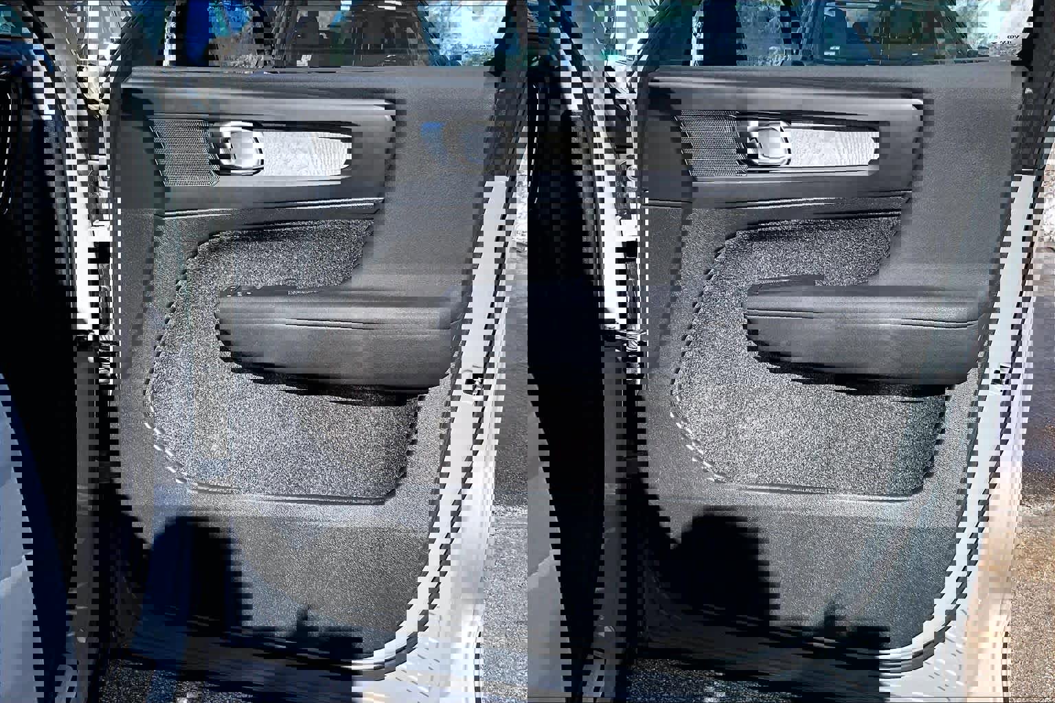 Used 2024 Volvo XC40 B5 Plus w/ Protection Package Premier image 22