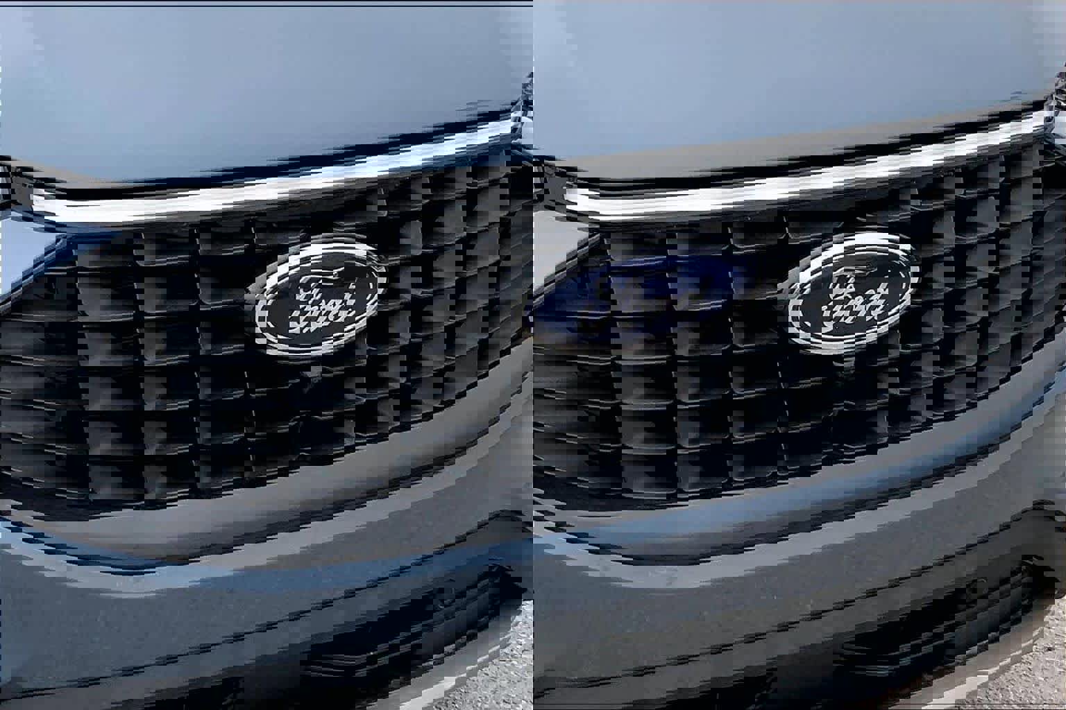 Certified 2025 Ford Escape SE w/ PHEV Premium Package image 30