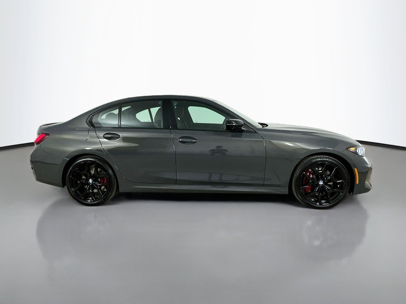 New 2026 BMW 330i xDrive Sedan w/ M Sport Package AWD/4WD image 4