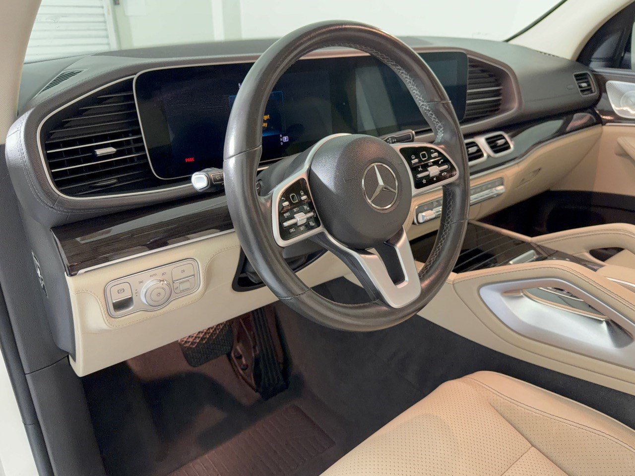 Used 2020 Mercedes-Benz GLS 450 4MATIC image 4