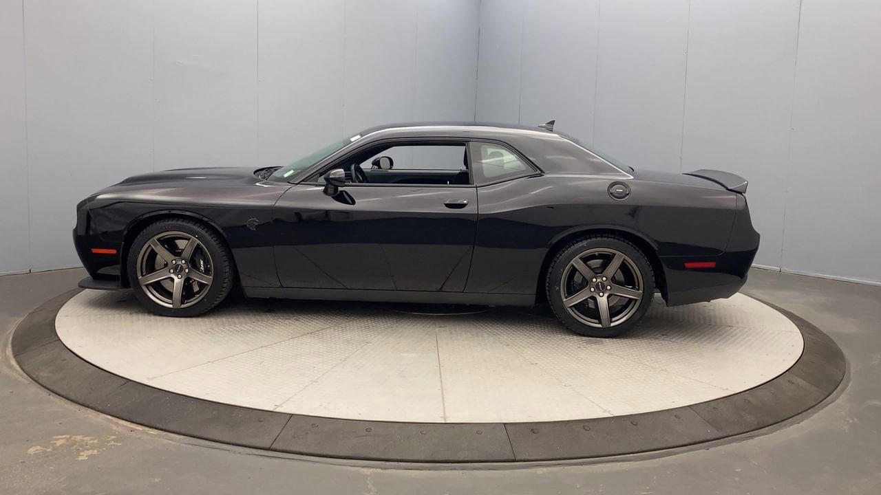 Used 2022 Dodge Challenger SRT Hellcat w/ Plus Package RWD image 2