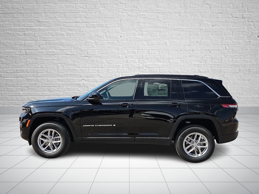 New 2026 Jeep Grand Cherokee Laredo AWD/4WD image 2