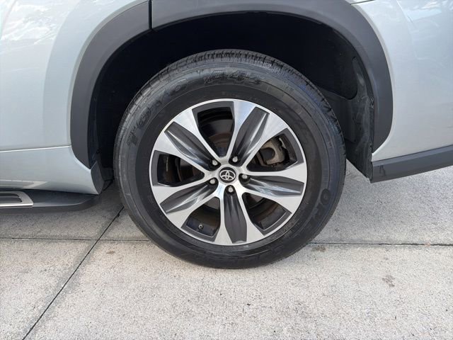 Used 2022 Toyota Highlander XLE image 2