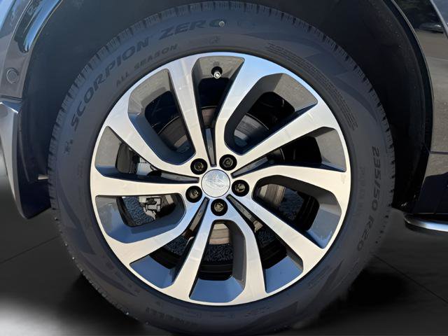 New 2025 Land Rover Discovery Sport Dynamic SE image 12