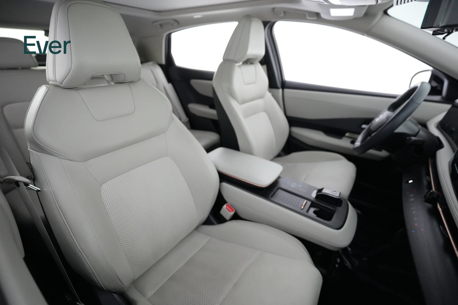 Used 2024 Nissan Ariya AWD image 23