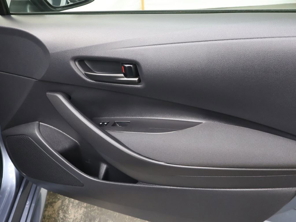 Used 2026 Toyota Corolla LE FWD image 12