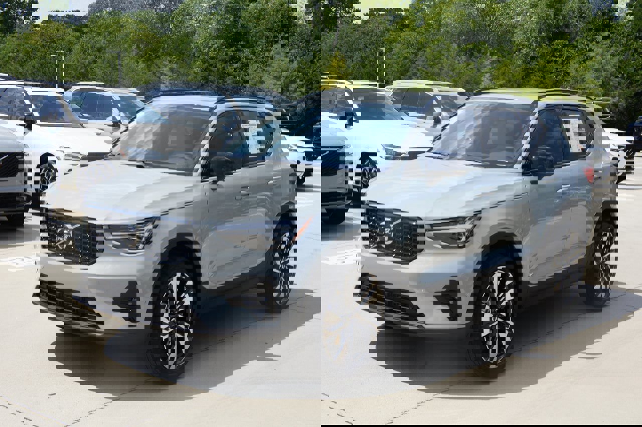 New 2026 Volvo XC40 B5 Ultra w/ Protection Package Premier image 2