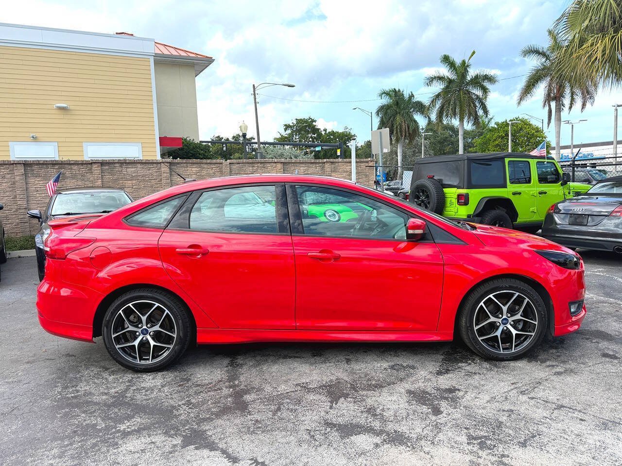 Used 2015 Ford Focus SE w/ SE Ecoboost Package FWD image 14