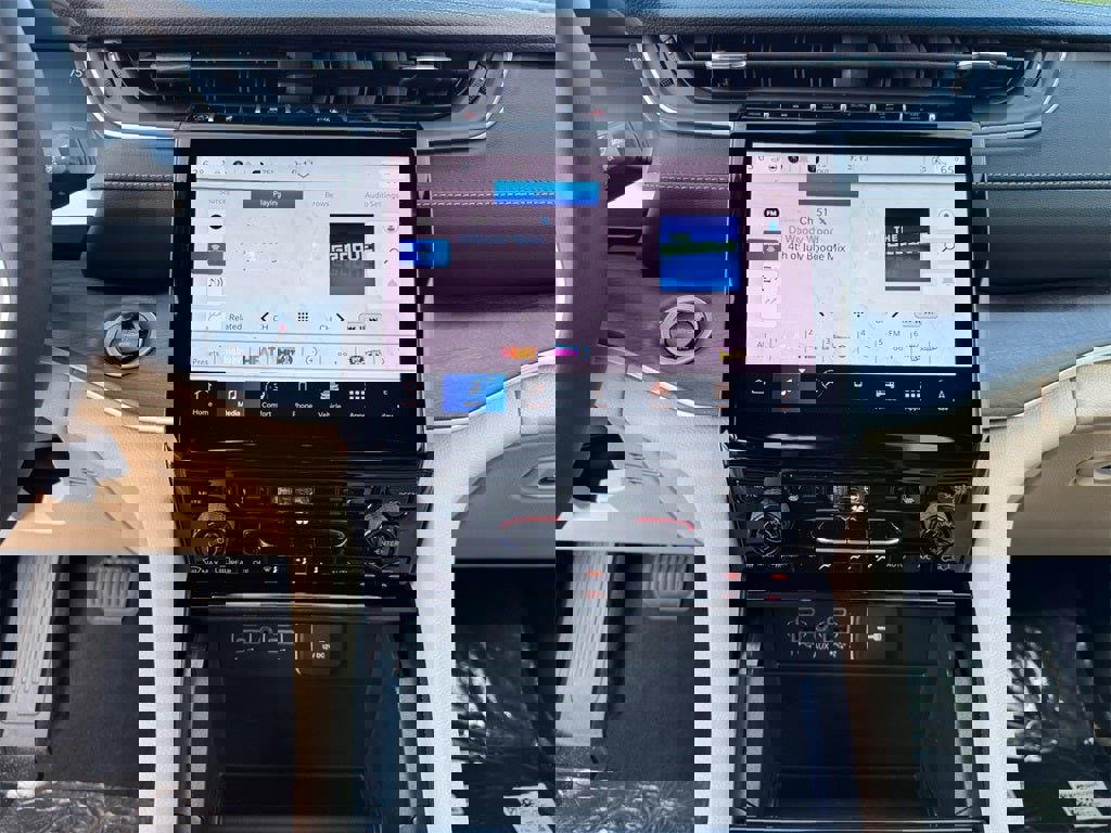 New 2025 Jeep Grand Cherokee L Limited w/ Black Appearance Package image 27