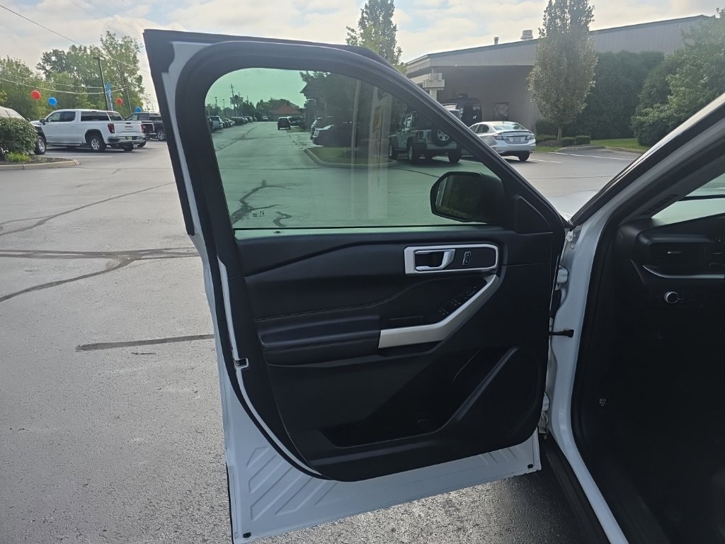 Used 2021 Ford Explorer XLT w/ Class III Trailer Tow Package AWD/4WD image 13