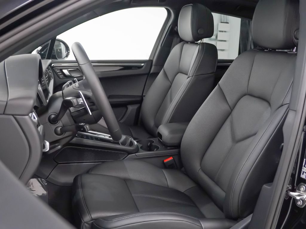 Used 2026 Porsche Macan AWD/4WD image 5