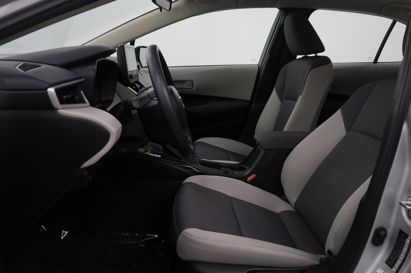 Used 2025 Toyota Corolla LE image 14