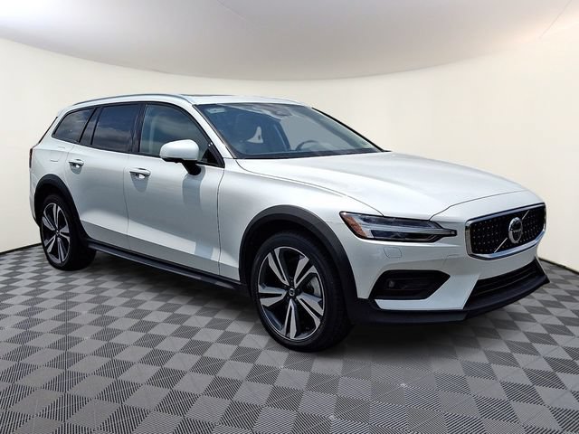 Used 2025 Volvo V60 B5 Cross Country Plus