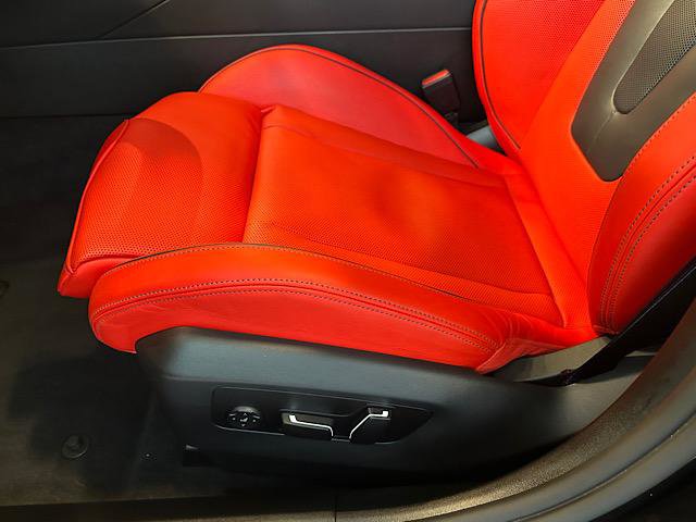 Used 2025 BMW M5 w/ Carbon Package image 17