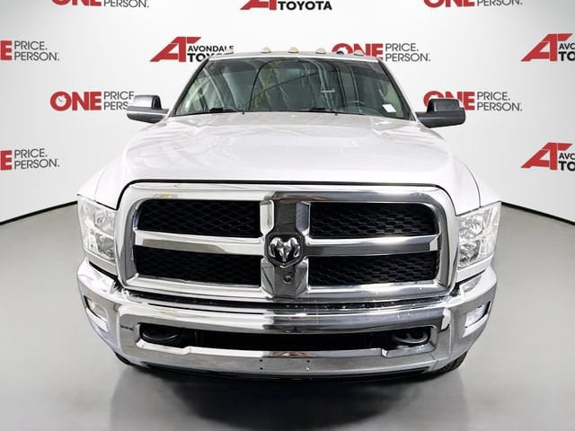 Used 2018 RAM 3500 SLT w/ Luxury Group AWD/4WD image 2