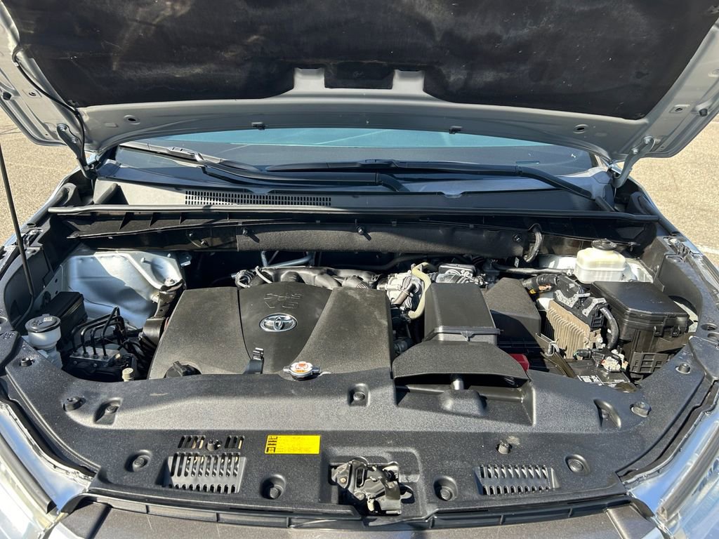 Used 2019 Toyota Highlander XLE AWD/4WD image 27
