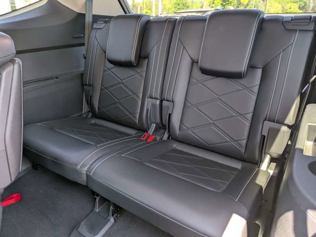Used 2024 Volkswagen Atlas SE w/ Black Wheel Package FWD image 14