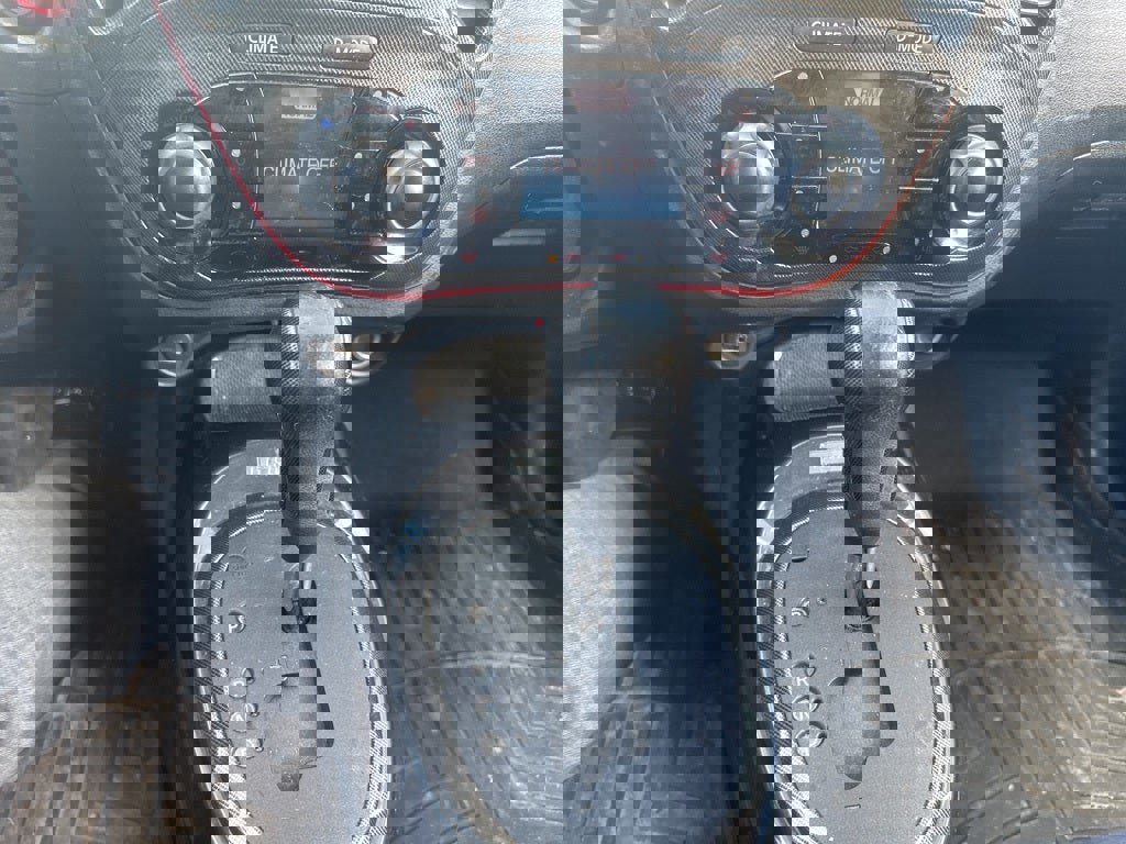 Used 2014 Nissan Juke NISMO RS image 4