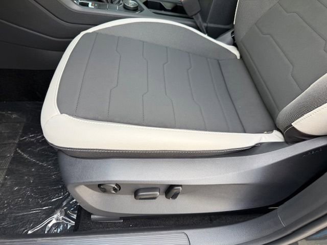 New 2025 Volkswagen Taos SE image 34