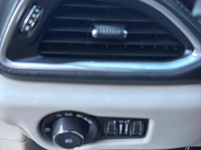 Used 2018 Chrysler Pacifica Limited image 19