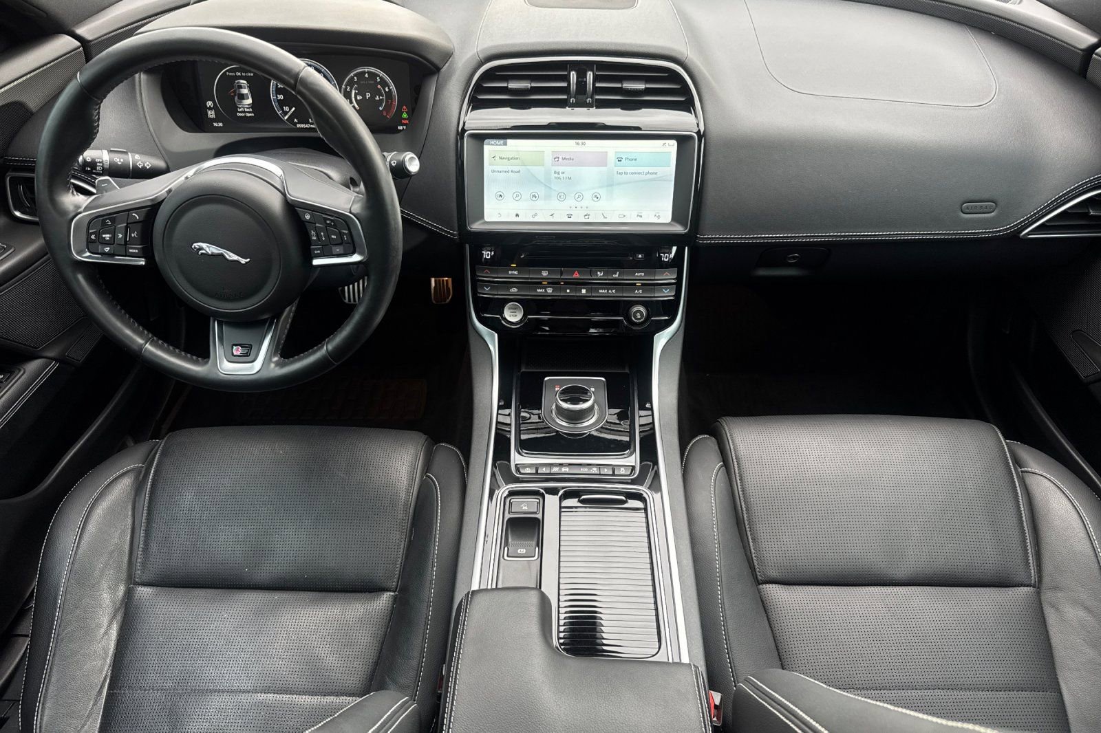 Used 2018 Jaguar XE S RWD image 13