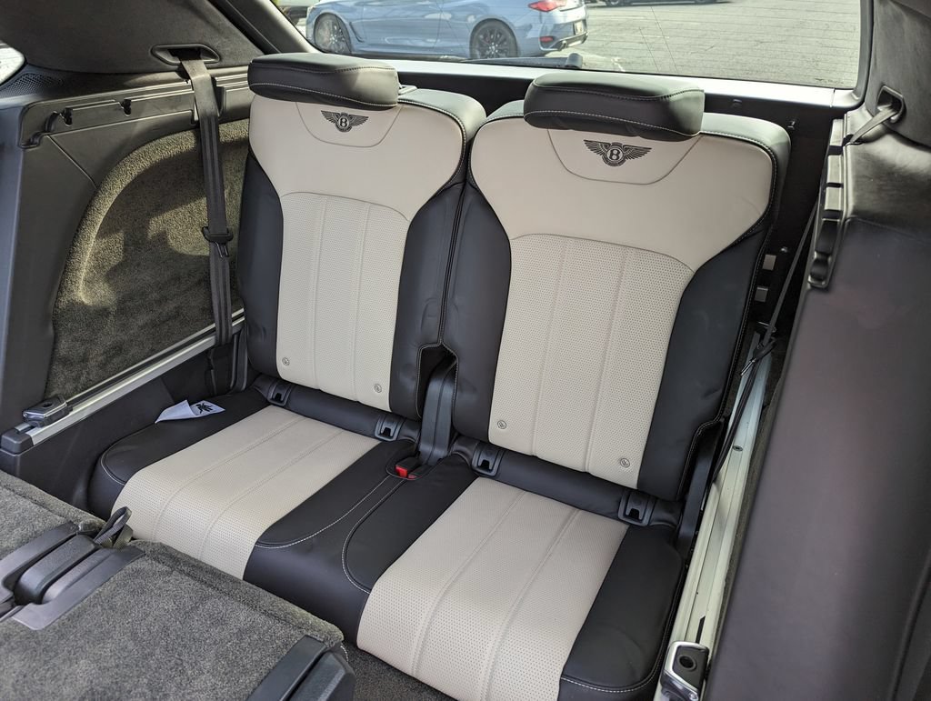 Used 2018 Bentley Bentayga AWD/4WD image 44