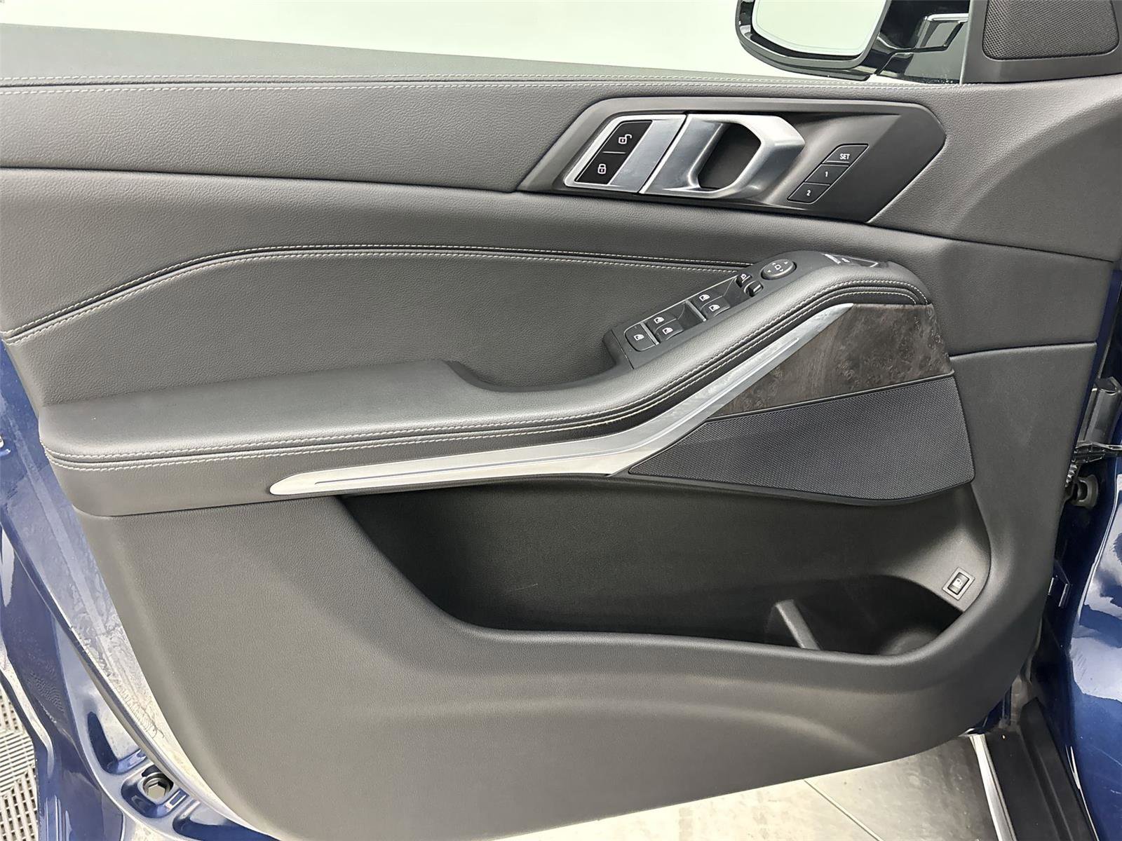 Used 2022 BMW X5 xDrive45e w/ Climate Comfort Package image 26