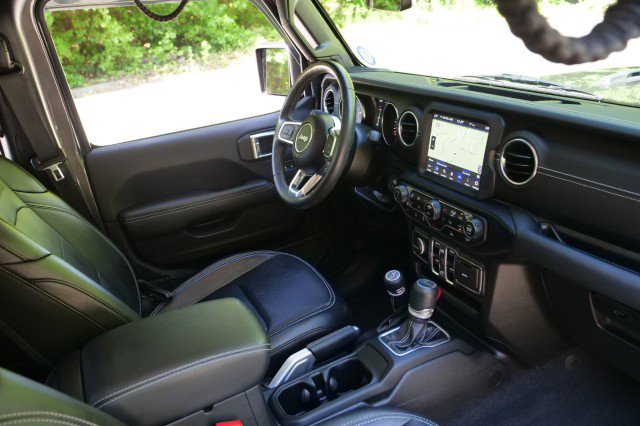 Used 2022 Jeep Gladiator Overland w/ Popular Equipment Package AWD/4WD image 36