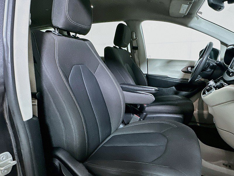 Used 2023 Chrysler Voyager LX FWD image 27