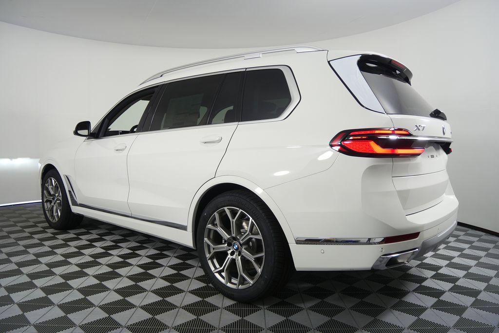 Used 2026 BMW X7 xDrive40i w/ Premium Package image 5