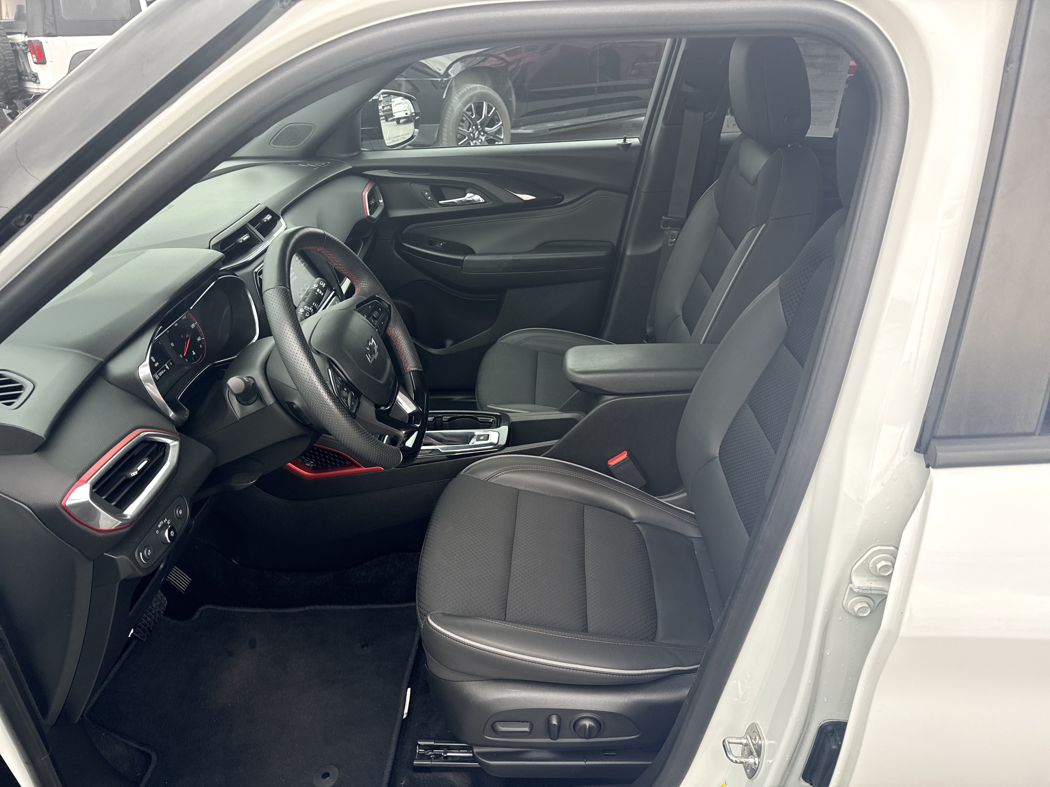 Used 2023 Chevrolet TrailBlazer RS w/ Convenience Package AWD/4WD image 8