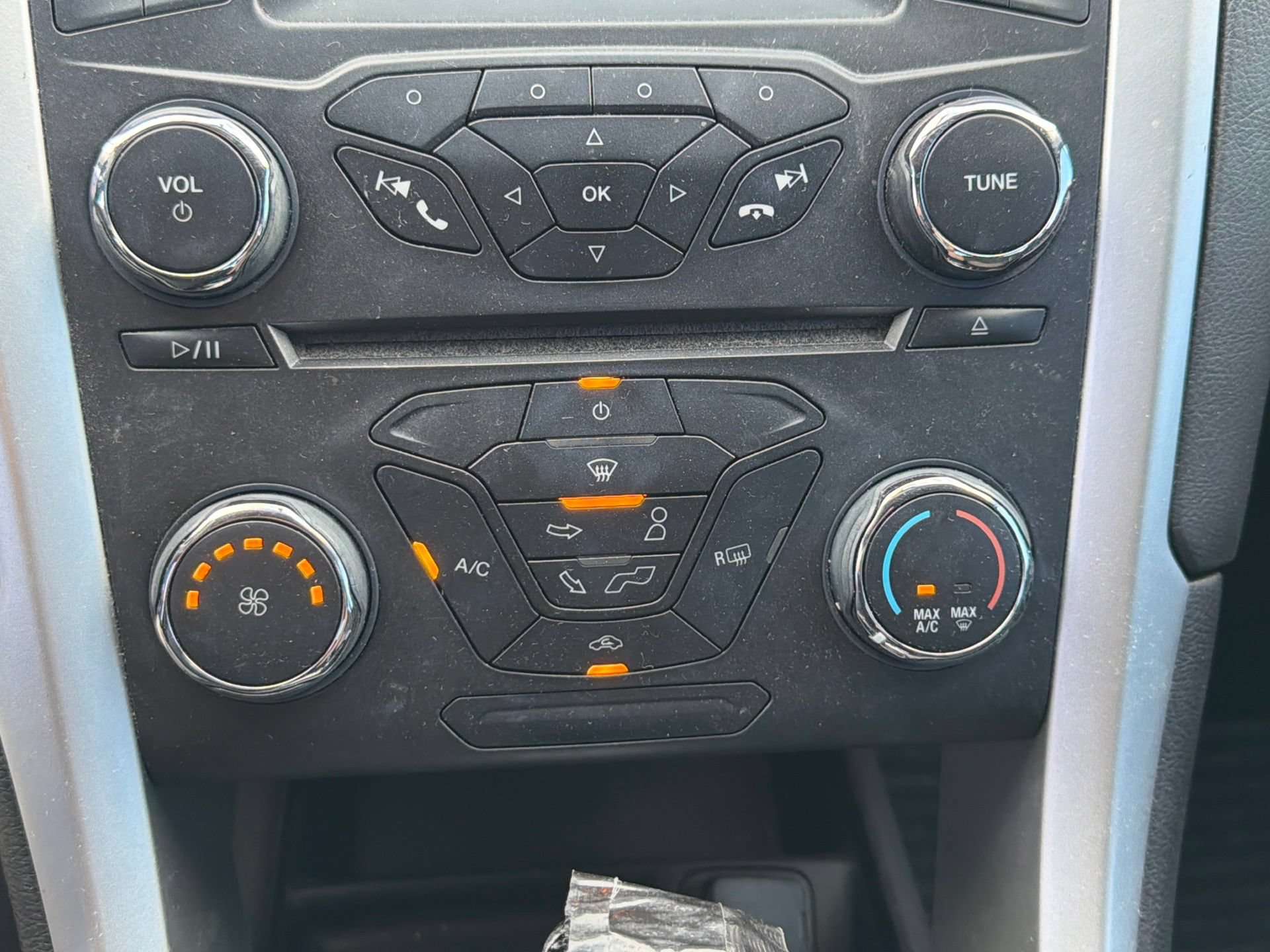 Used 2016 Ford Fusion SE FWD image 14