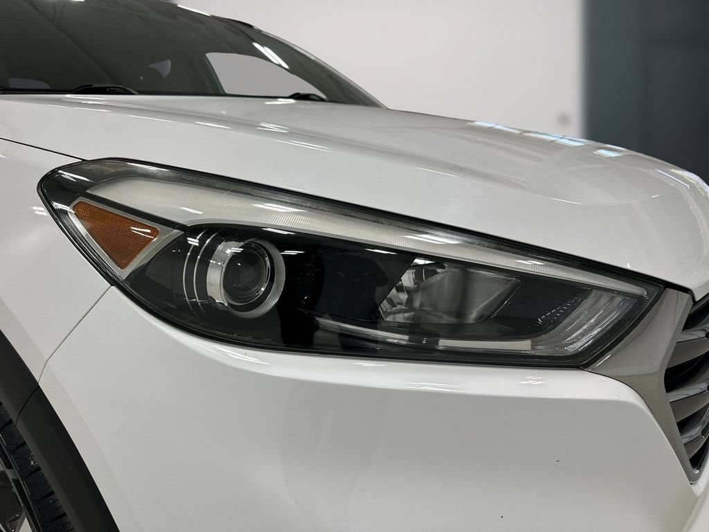 Used 2016 Hyundai Tucson Limited w/ Option Group 03 FWD image 11