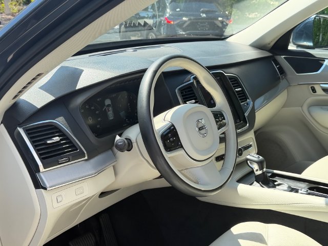 Used 2022 Volvo XC90 T5 Momentum w/ Climate Package FWD image 13