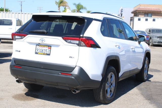 Used 2022 Toyota RAV4 XLE FWD image 5