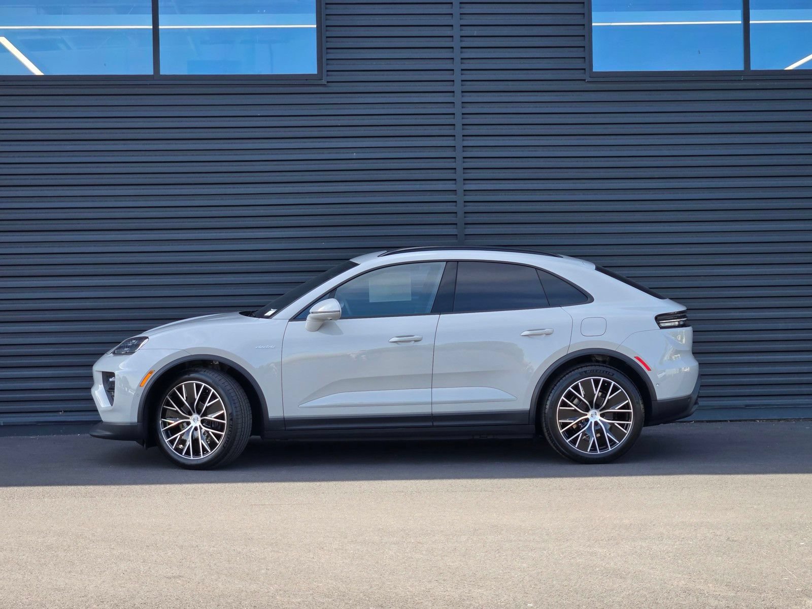 New 2026 Porsche Macan 4 Electric AWD/4WD image 2