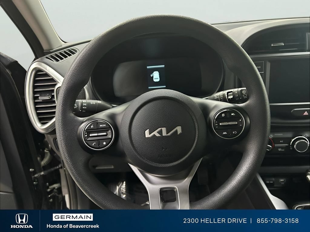 Used 2025 Kia Soul LX w/ LX Technology Package FWD image 16