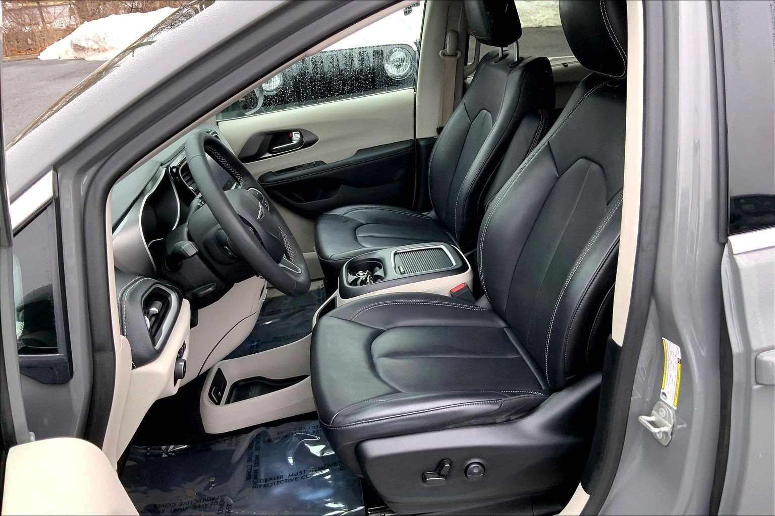 Certified 2023 Chrysler Pacifica Touring-L image 7