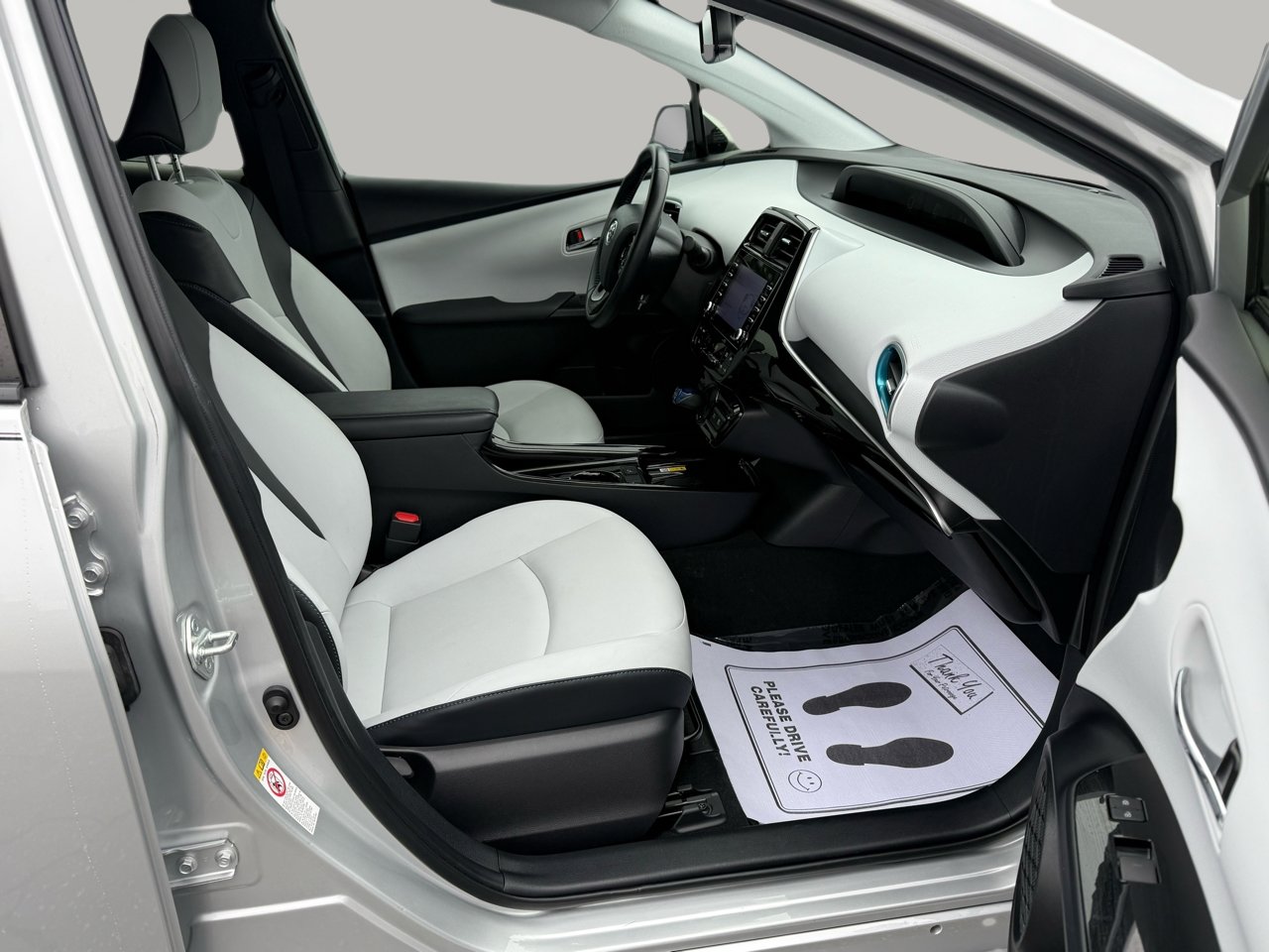 Used 2021 Toyota Prius XLE image 30