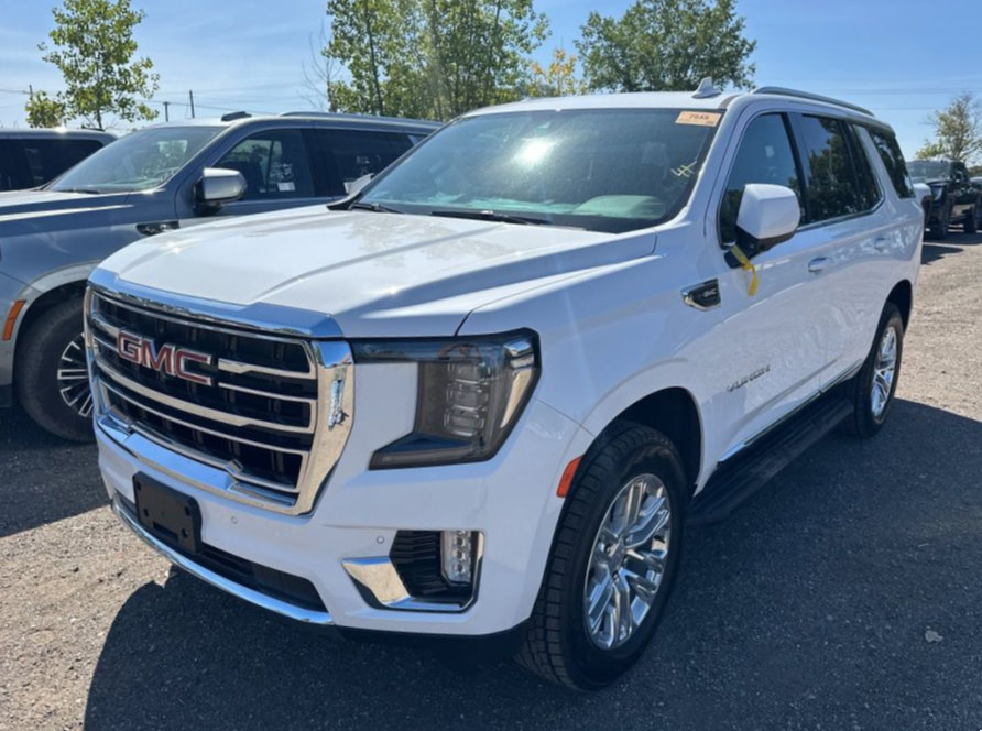 Used 2023 GMC Yukon SLT w/ SLT Luxury Package AWD/4WD image 2