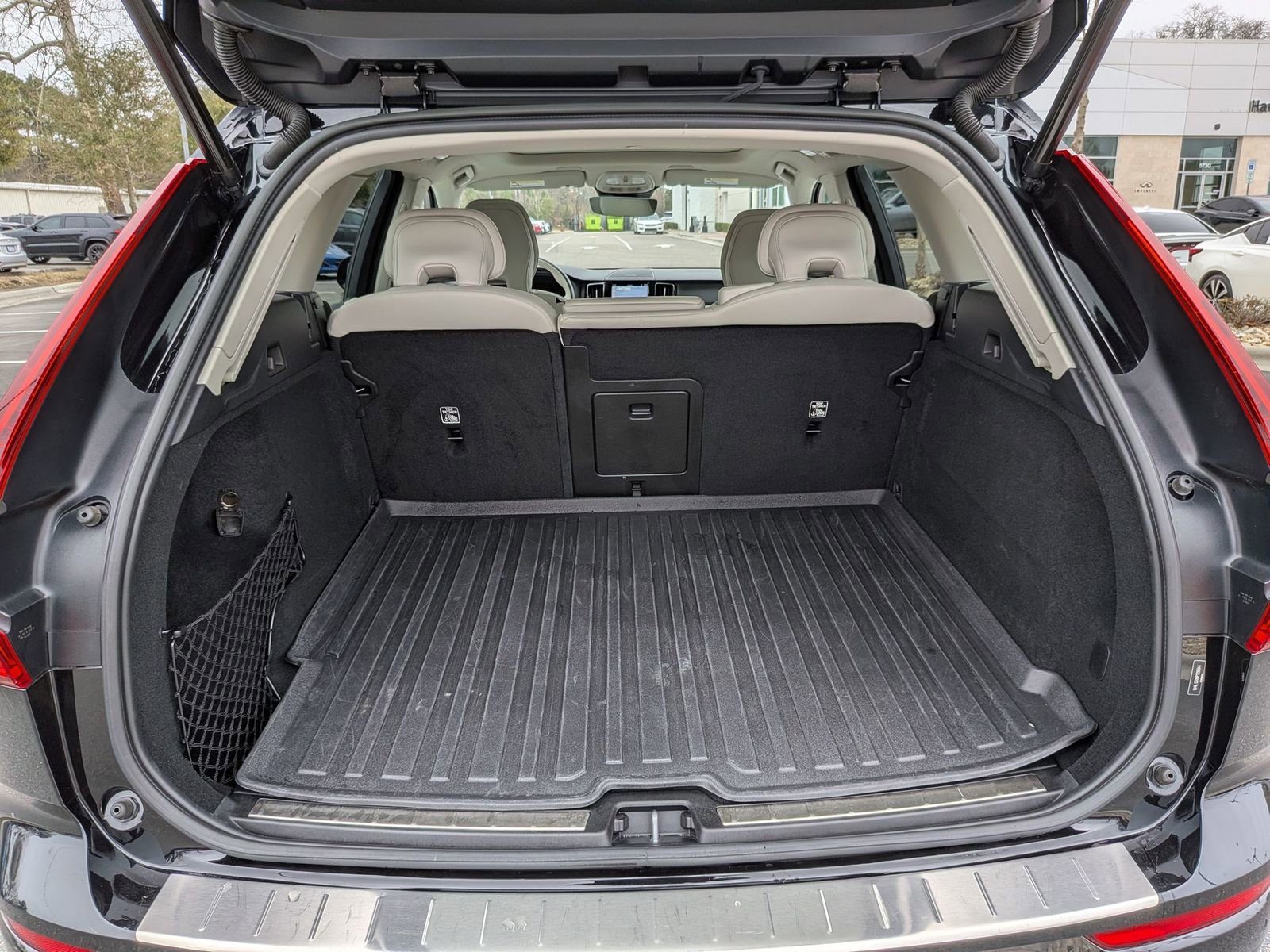 Used 2023 Volvo XC60 B5 Ultimate w/ Climate Package image 32