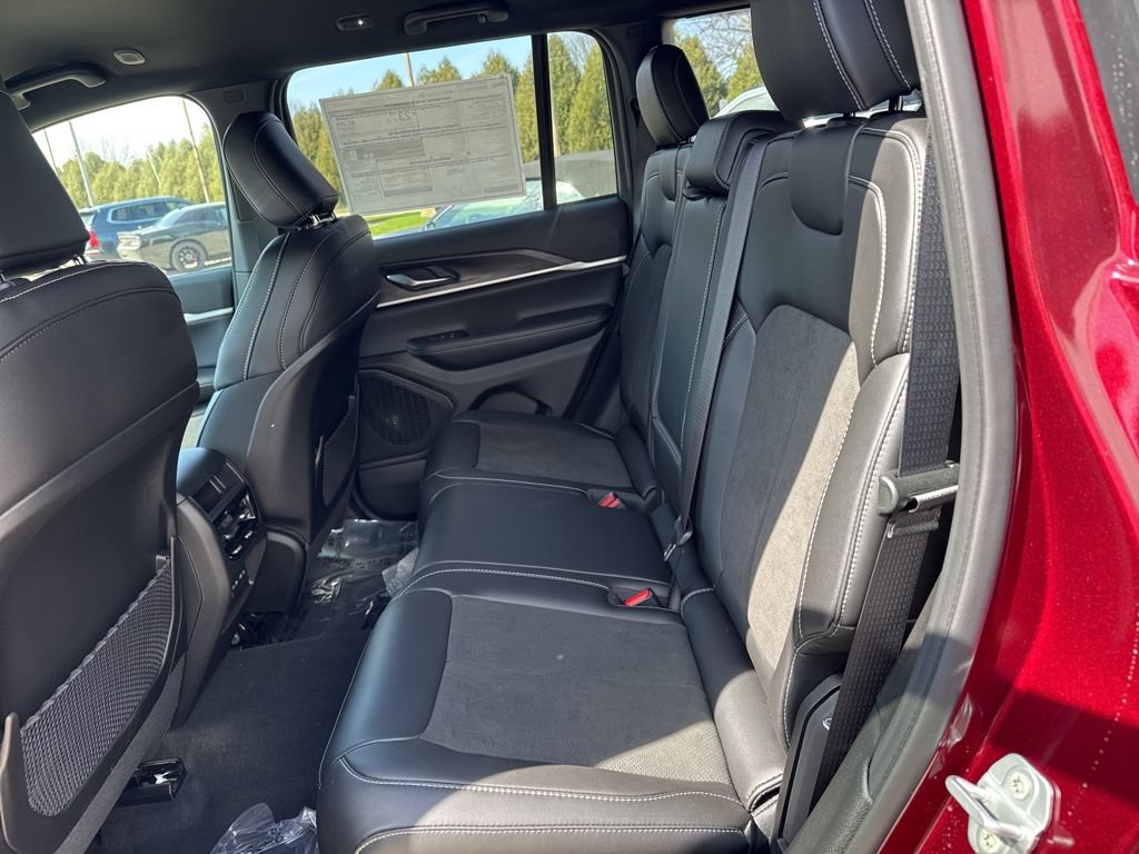 New 2026 Jeep Grand Cherokee Altitude AWD/4WD image 18