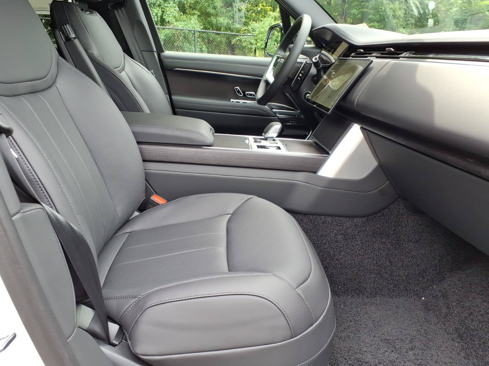 New 2027 Land Rover Range Rover Long Wheelbase SE AWD/4WD image 3