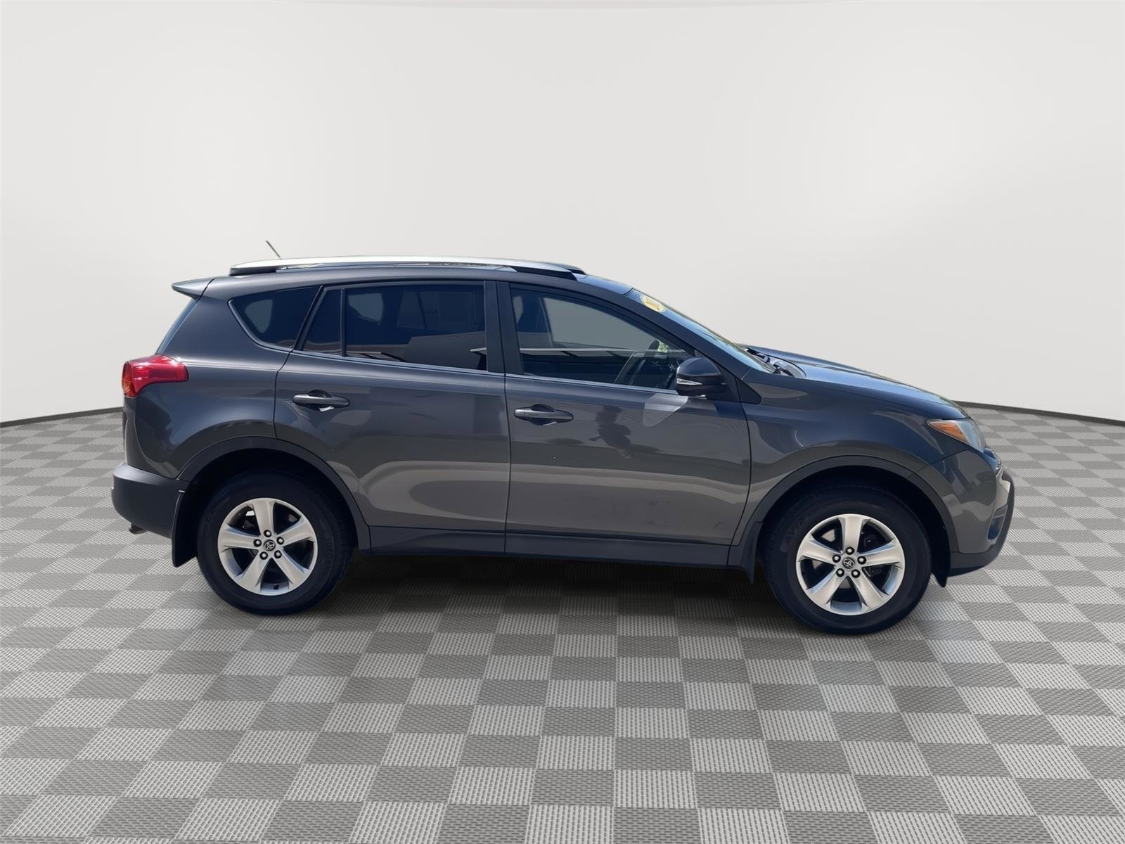 Used 2015 Toyota RAV4 XLE AWD/4WD image 3